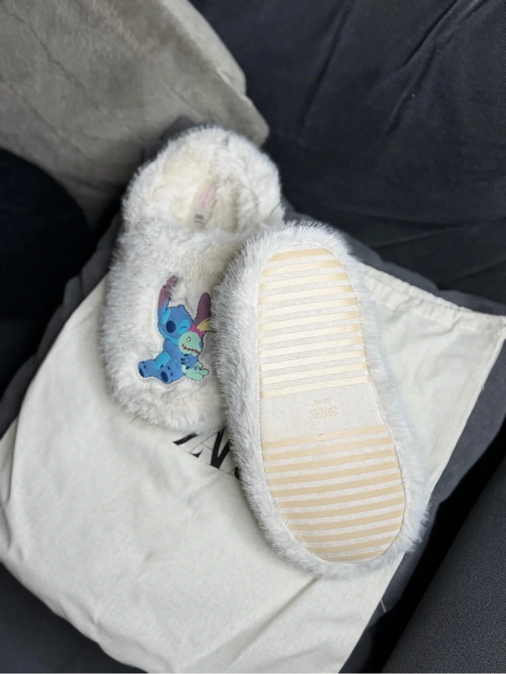 NWT Zara Kids Faux Fur LILO & STITCH DISNEY SLIPPERS OFF WHITE Size 2